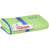 Badetuch mit Namen personalisiert – Playshoes Microfaserhandtuch bestickt, 80x160 cm, Grün