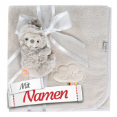 Geschenk zur Geburt: Fehn Kuscheldecke Faultier mit Namen bestickt – Schmusedecke als Babygeschenk für Junge und Mädchen