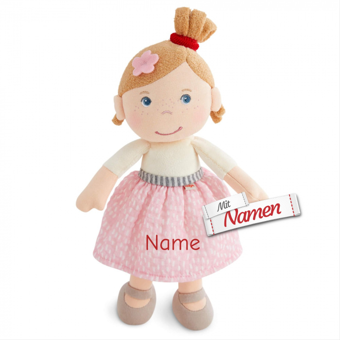 HABA Puppe Lara personalisiert – Stoffpuppe mit Namen bestickt auf rosa Kleid